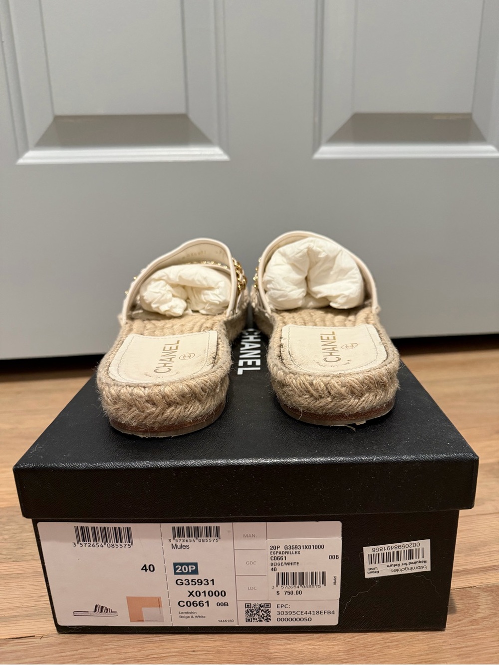 CHANEL White and Tan Espadrille Slide Sandals with Gold Chain Trim - Picture 6 of 7